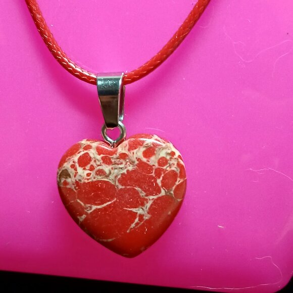 NWOT Fashion Necklace Red Patterned Heart Pendant Jewelry #27 - Picture 5 of 6